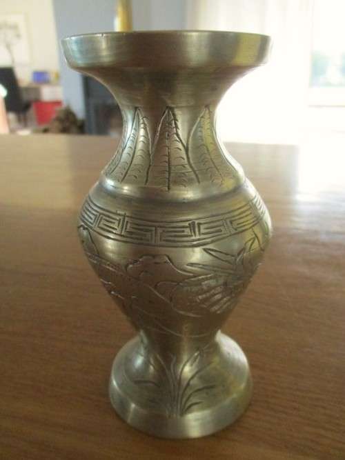 AN OLD ANTIQUE? CHINESE BRASS VASE INTRICATELY ENGRAVED WITH FIVE-CLAWED DRAGON