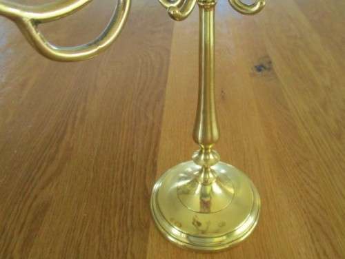 BEAUTIFUL LARGE VINTAGE SOLID BRASS SEVEN ARM CANDELABRA WITH SEVEN CANDLES