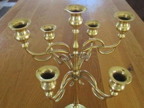 BEAUTIFUL LARGE VINTAGE SOLID BRASS SEVEN ARM CANDELABRA WITH SEVEN CANDLES