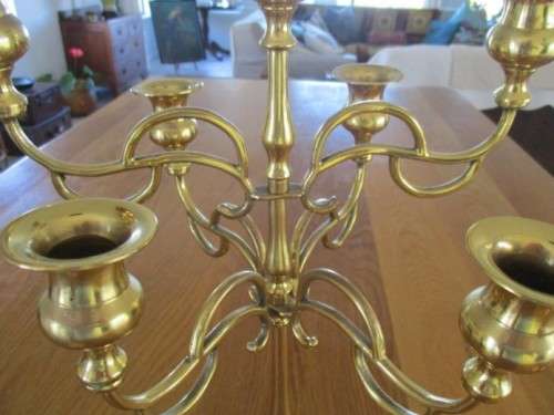 BEAUTIFUL LARGE VINTAGE SOLID BRASS SEVEN ARM CANDELABRA WITH SEVEN CANDLES