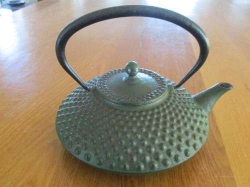 A UNIQUE VINTAGE CAST IRON HOBNAIL DESIGN TEAPOT - MUST HAVE LOOKED GREAT ON GRANDMA'S WOOD STOVE!