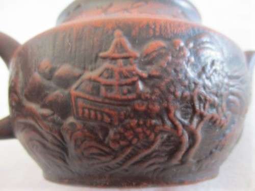 SMALL DECORATIVE VINTAGE CHINESE YIXING TEAPOT