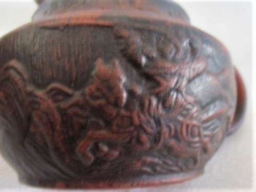 SMALL DECORATIVE VINTAGE CHINESE YIXING TEAPOT