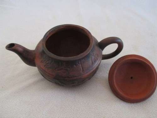 SMALL DECORATIVE VINTAGE CHINESE YIXING TEAPOT
