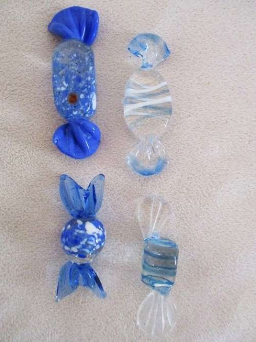 SET 1 - A SET OF EIGHT MURANO GLASS SWEETS