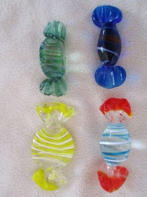 SET 1 - A SET OF EIGHT MURANO GLASS SWEETS