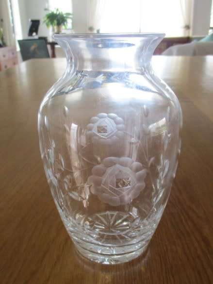 PRETTY NICE-SIZED (17CM TALL) 'ROSECUT' GLASS VASE