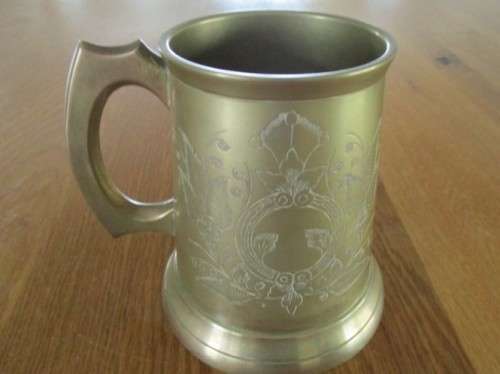 BEAUTIFULLY ETCHED VICTORIAN SOLID BRASS BEER MUG/TANKARD