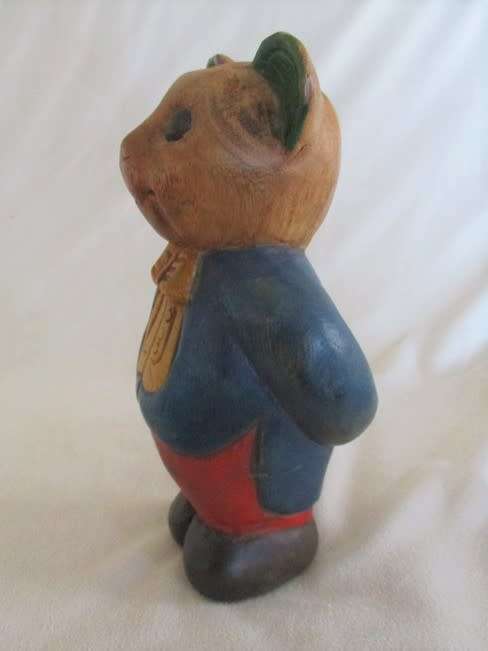 HOW VERY SPECIAL!! A VINTAGE CARVED WOODEN TEDDY BEAR!! (NO.1 OF 2)