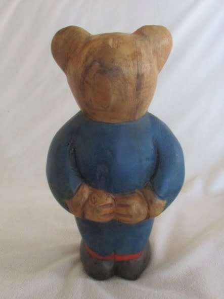 HOW VERY SPECIAL!! A VINTAGE CARVED WOODEN TEDDY BEAR!! (NO.1 OF 2)