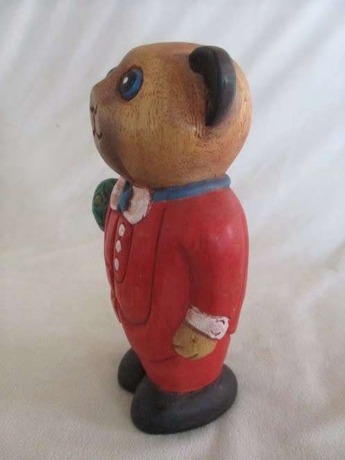 HOW VERY SPECIAL!! A VINTAGE CARVED WOODEN TEDDY BEAR!! (NO.2 OF 2)