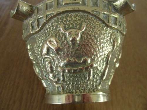 A MOST UNUSUAL HEAVY, SOLID BRASS ASHTRAY DEPICTING NATIVITY SCENE
