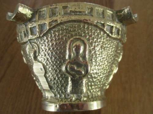 A MOST UNUSUAL HEAVY, SOLID BRASS ASHTRAY DEPICTING NATIVITY SCENE