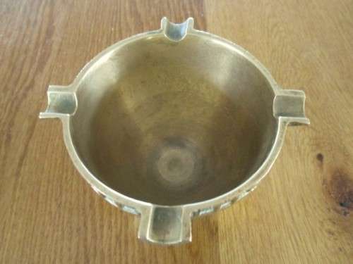 A MOST UNUSUAL HEAVY, SOLID BRASS ASHTRAY DEPICTING NATIVITY SCENE