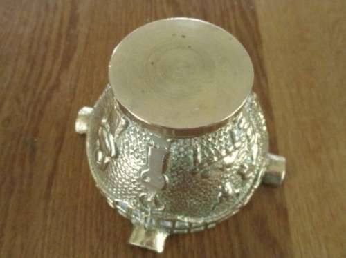 A MOST UNUSUAL HEAVY, SOLID BRASS ASHTRAY DEPICTING NATIVITY SCENE