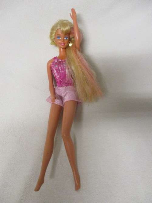 MATTEL BARBIE DOLL WEARING ORIGINAL EARRINGS AND WITH PINK HIGHLIGHTS AND TINSEL IN HER HAIR