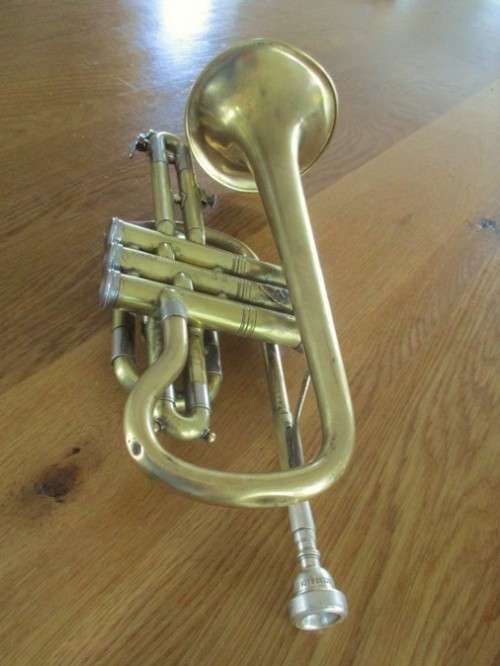 VINTAGE BRASS TRUMPET/CORNET WITH VINCENT BACH 10 1/2 C MOUTHPIECE  FOR DISPLAY/RESTORATION