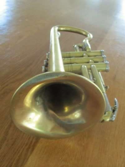 VINTAGE BRASS TRUMPET/CORNET WITH VINCENT BACH 10 1/2 C MOUTHPIECE  FOR DISPLAY/RESTORATION
