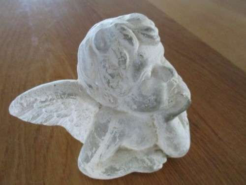 A HEAVY STONE CAST CHERUB  HEAD