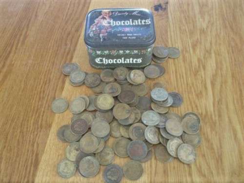 A VINTAGE "DAINTY MISS CHOCOLATES" TIN FILLED WITH OVER A HUNRED OLD 1/2 CENT COINS (LARGER SIZE)