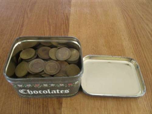 A VINTAGE "DAINTY MISS CHOCOLATES" TIN FILLED WITH OVER A HUNRED OLD 1/2 CENT COINS (LARGER SIZE)