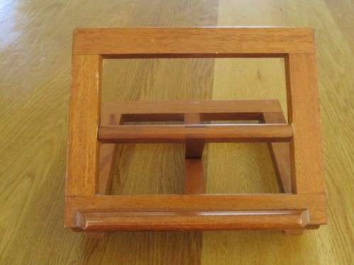 BEAUTIFUL VINTAGE WOODEN ADJUSTABLE AND FOLD-UP RECIPE OR OTHER BOOK STAND