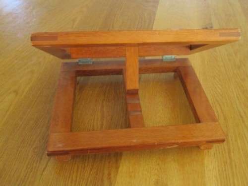 BEAUTIFUL VINTAGE WOODEN ADJUSTABLE AND FOLD-UP RECIPE OR OTHER BOOK STAND