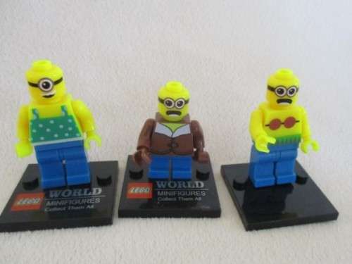 A BATCH OF OVER 300 LEBQ WORLD MINI FIGURES AND BRICKS