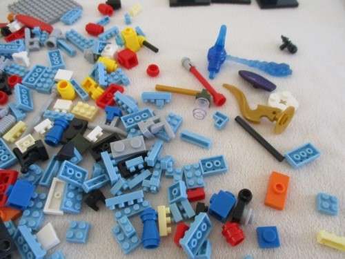A BATCH OF OVER 300 LEBQ WORLD MINI FIGURES AND BRICKS