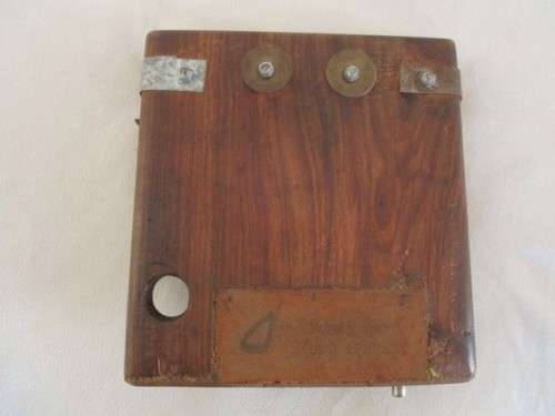 A VINTAGE 22 KEY KALIMBA/MBIRA/THUMB PIANO MOUNTED ON SOLID WOOD AND WITH AUDIO JACK SOCKET