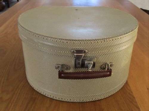 VINTAGE MAX COWELL HAT BOX SUITCASE IN GREAT CONDITION AND STILL WITH KEY