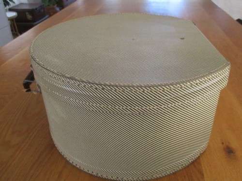 VINTAGE MAX COWELL HAT BOX SUITCASE IN GREAT CONDITION AND STILL WITH KEY