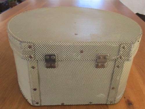 VINTAGE MAX COWELL HAT BOX SUITCASE IN GREAT CONDITION AND STILL WITH KEY