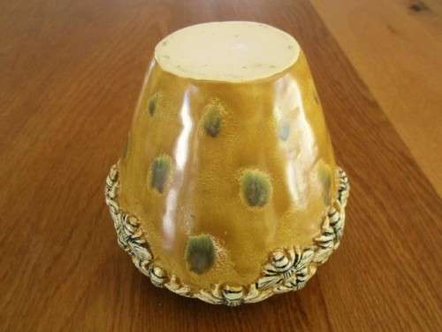AN UNUSUAL AND INTRICATELY CRAFTED VINTAGE GLAZED EARTHENWARE VASE - SWARMING HONEY BEES