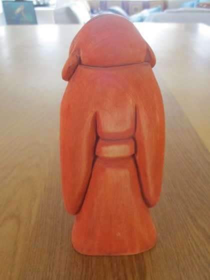 A CUTE 18CM TALL WOODEN BUDDHA WITH LARGE HANDS - UNUSUAL COLOUR