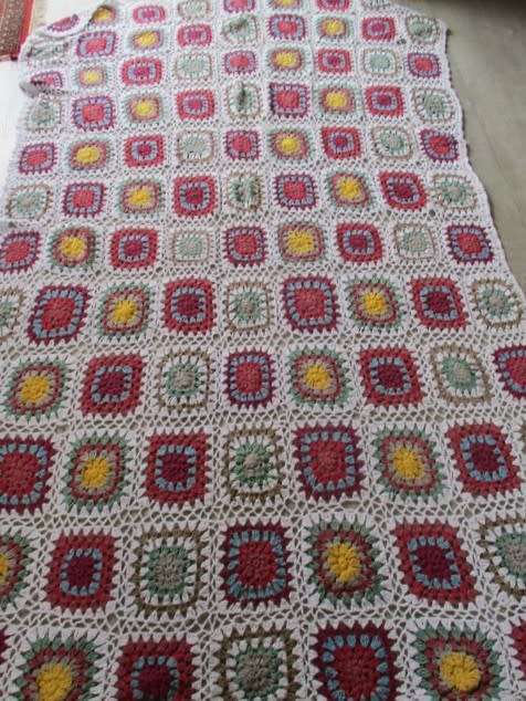 A LARGE UNUSUAL CROCHETED BLANKET (WITH WHITE INSTEAD OF BLACK BACKGROUND) - 205CM X 140CM