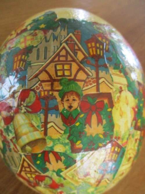 VINTAGE DECOUPAGED OSTRICH EGG WITH VICTORIAN CHRISTMAS SCENES