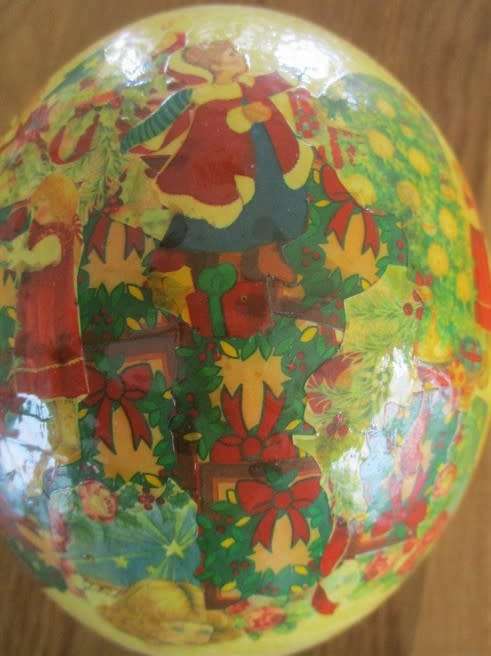 VINTAGE DECOUPAGED OSTRICH EGG WITH VICTORIAN CHRISTMAS SCENES