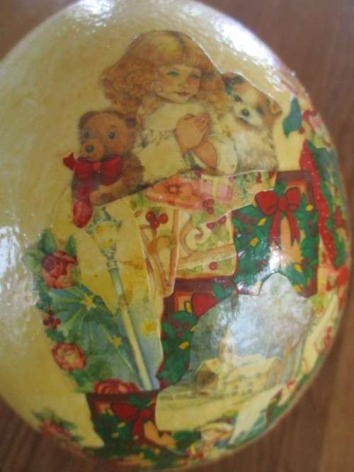 VINTAGE DECOUPAGED OSTRICH EGG WITH VICTORIAN CHRISTMAS SCENES