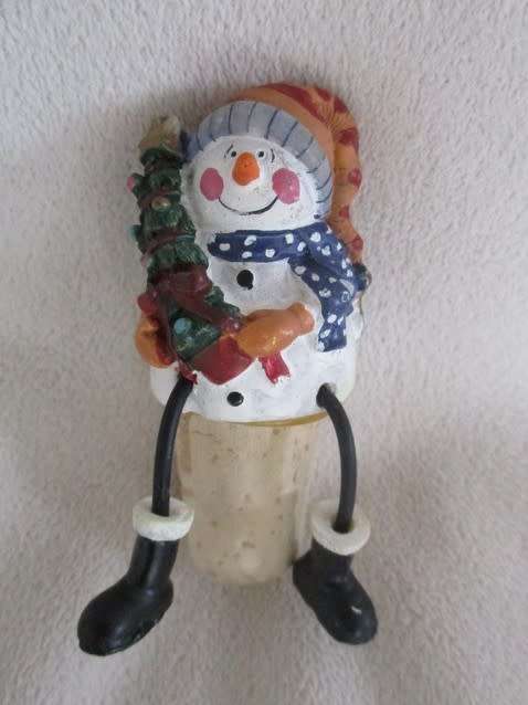 CHRISTMAS 7 -  SIX FUN BOTTLE STOPPERS FOR CHRISTMAS