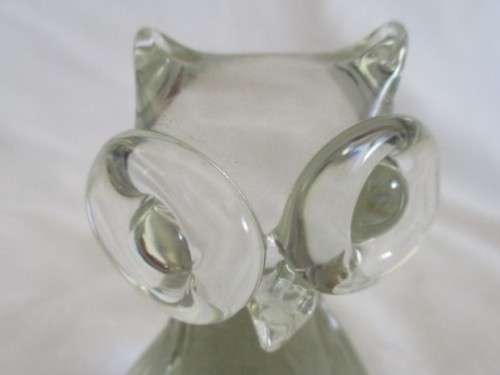 THE CUTEST GLASS OWL PAPERWEIGHT IN PERFECT CONDITION (JUST DIFFICULT TO PHOTOGRAPH)