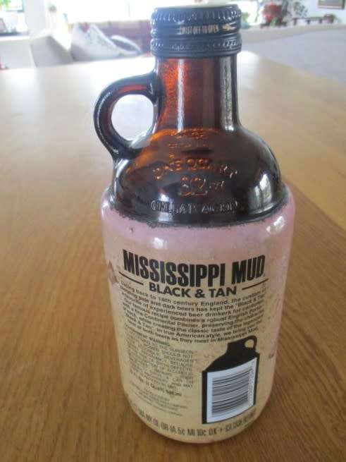 NOT USUALLY FOUND IN S.A. - A 2013 MISSISSIPPI MUD ONE QUART BEER BOTTLE - GREAT BAR DISPLAY!