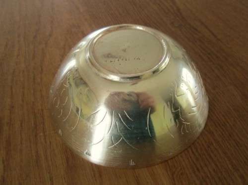 A SMALL VINTAGE CHINESE BRASS BOWL