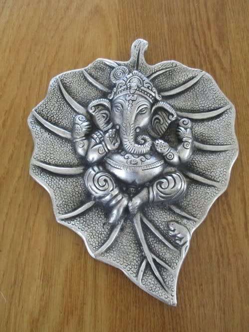 A NICE-SIZED, DETAILED METAL WALL PLAQUE OF THE HINDU GOD, GANESHA