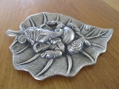 A NICE-SIZED, DETAILED METAL WALL PLAQUE OF THE HINDU GOD, GANESHA
