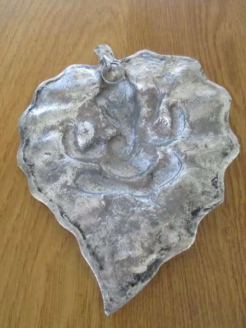 A NICE-SIZED, DETAILED METAL WALL PLAQUE OF THE HINDU GOD, GANESHA