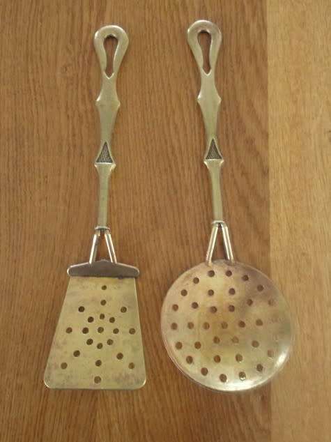 ORNATE VINTAGE SOLID BRASS SET WITH HANGING RACK FOR YOUR KITCHEN