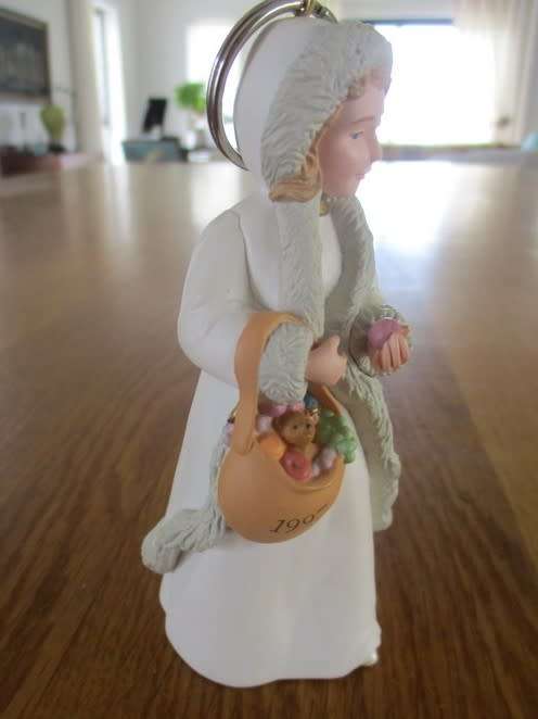 COLLECTABLE 1997 HALLMARK LADENE KOLYADA CHRISTMAS VISITORS FIGURINE - SIGNED