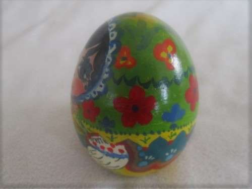 CUTE VINTAGE HAND PAINTED MATRYOSHKA/ BABUSHKA CERAMIC EGG