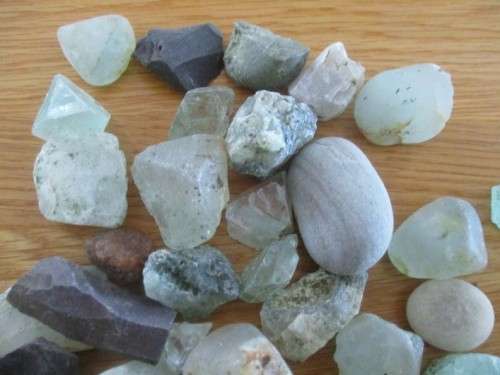 AN OLD BASKET FULL OF OVER EIGHTY ROUGH GEMSTONE ROCKS AND CRYSTALS